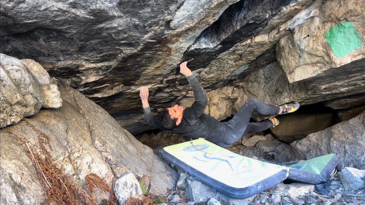 Gordolasque ‘s Valley Bouldering : le toit - version rallongée - 7c/+