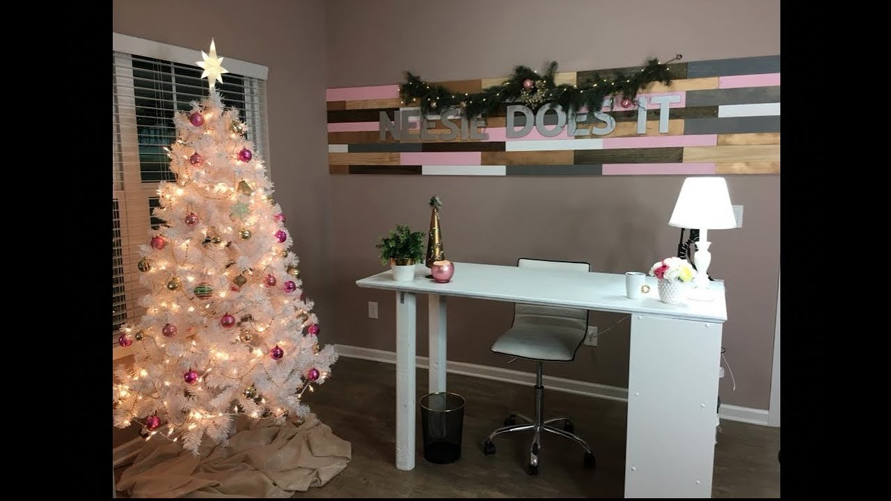 Decorate with Me | Trimming the Christmas Tree | Vlogmas Day 8 2017 | Neesie Does it