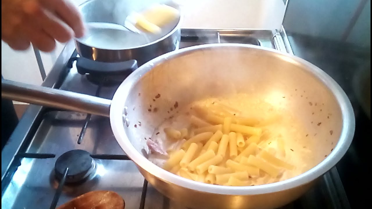 Pasta con speck e panna