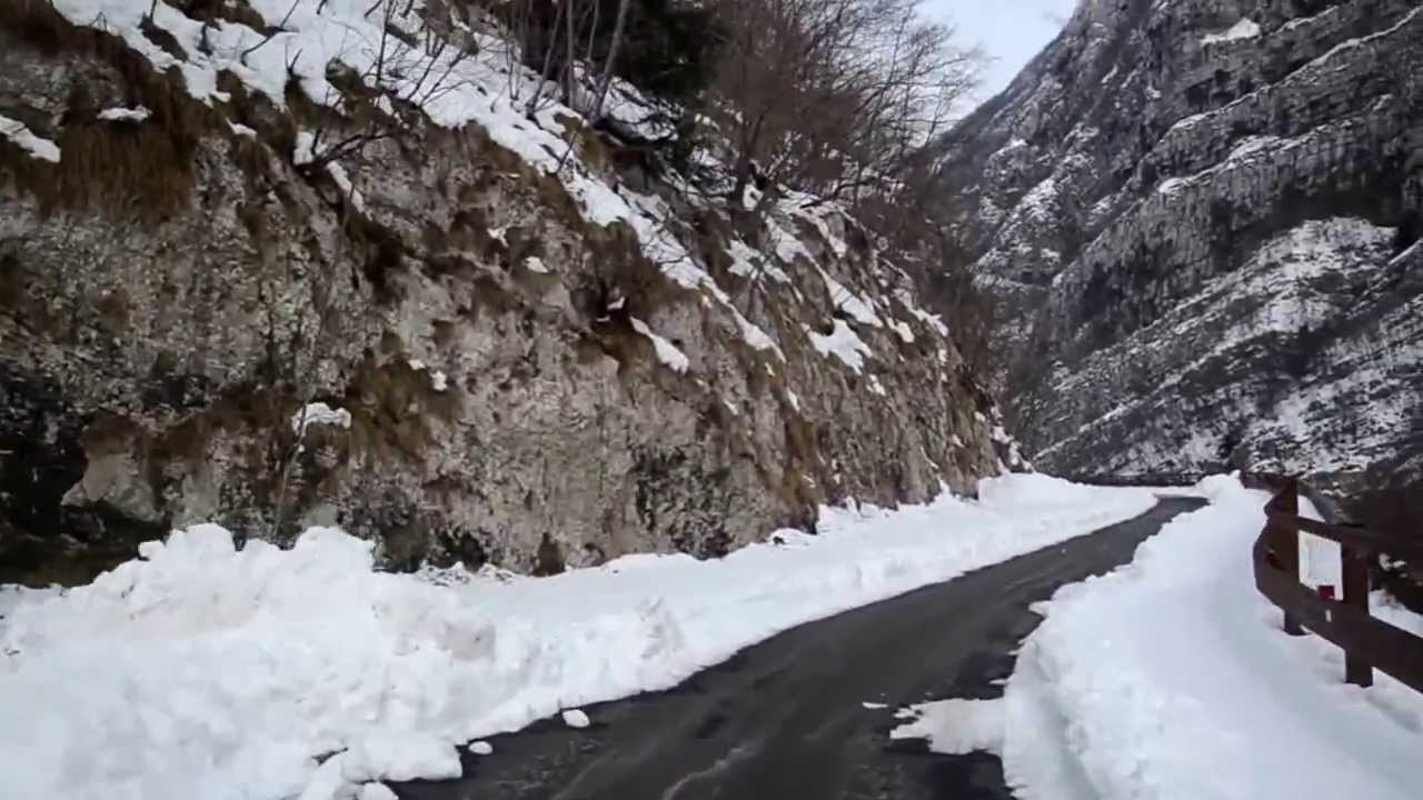 Vecchia strada della valcelina inbiancata.mp4