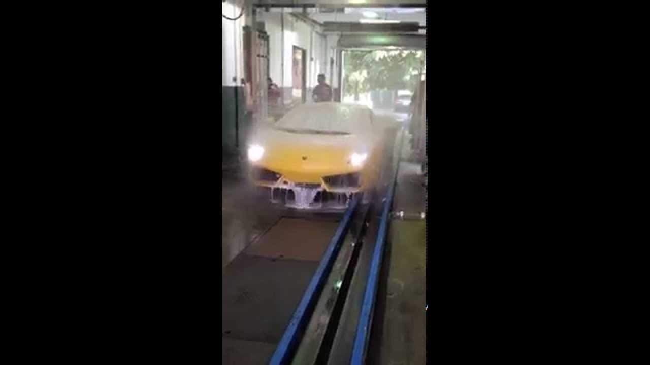 LAMBORGHINI WASHED AT HANDS ON CAR WASH