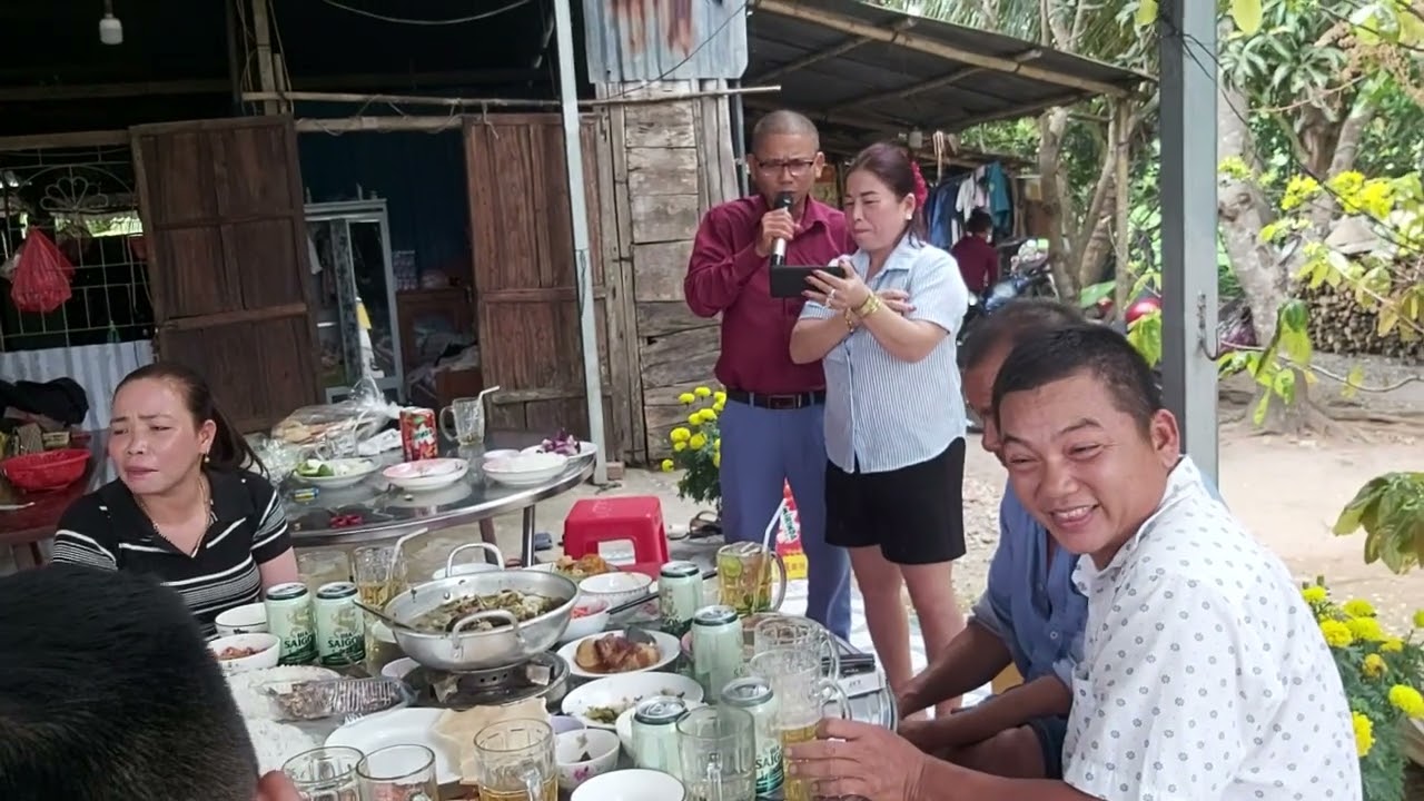 Ăn tết miền tây là vậy đó 