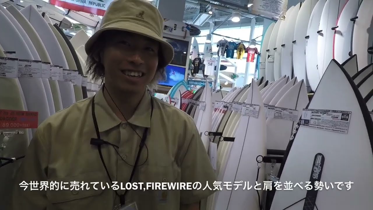 【JS INDUSTRIES 2022 CATOLOGUE】世界的知名度を得るJS代表ロゴ、トラクターは沢山のエリートサーファー達が愛用しワールドツアーで優勝したトップ選手を支えるマジックボードです。