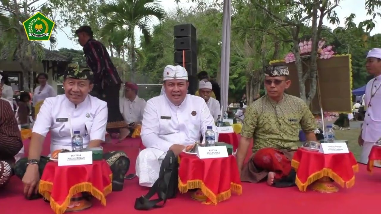 Perdana....! Gema santi Puja 1008 Genta & Tumpeng di Candi Prambanan