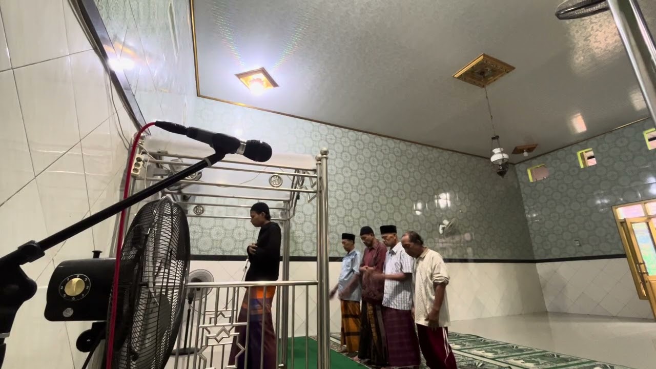 Jamaah Ashar bahagia ramadhan puasa