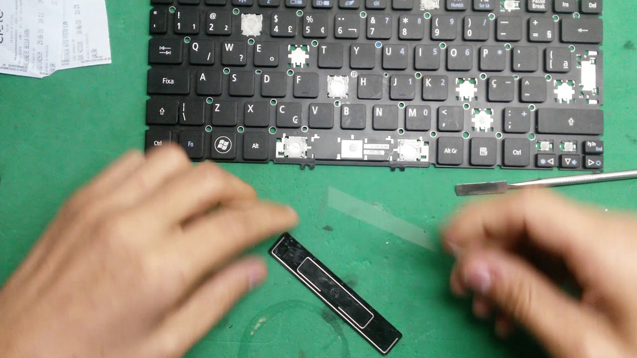Como encaixar a tecla espaço e outras do teclado Acer Aspire One S3