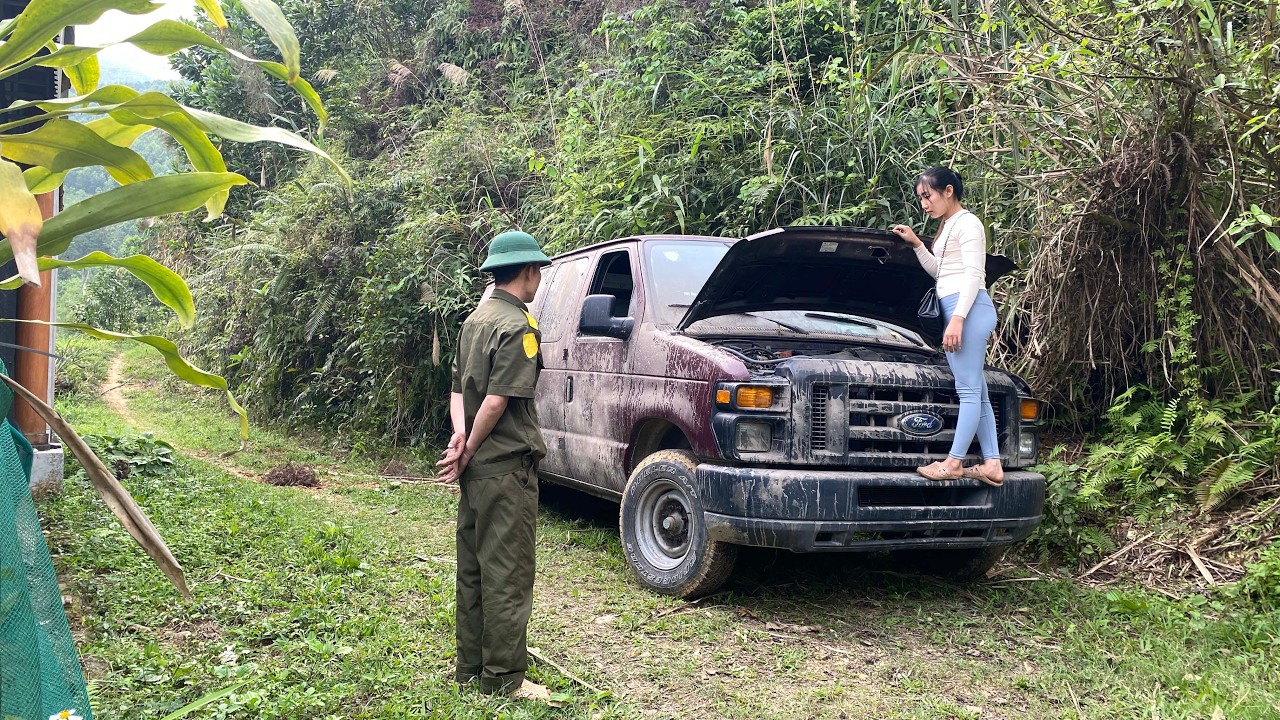 The genius girl buys and restores her father's village police car.
