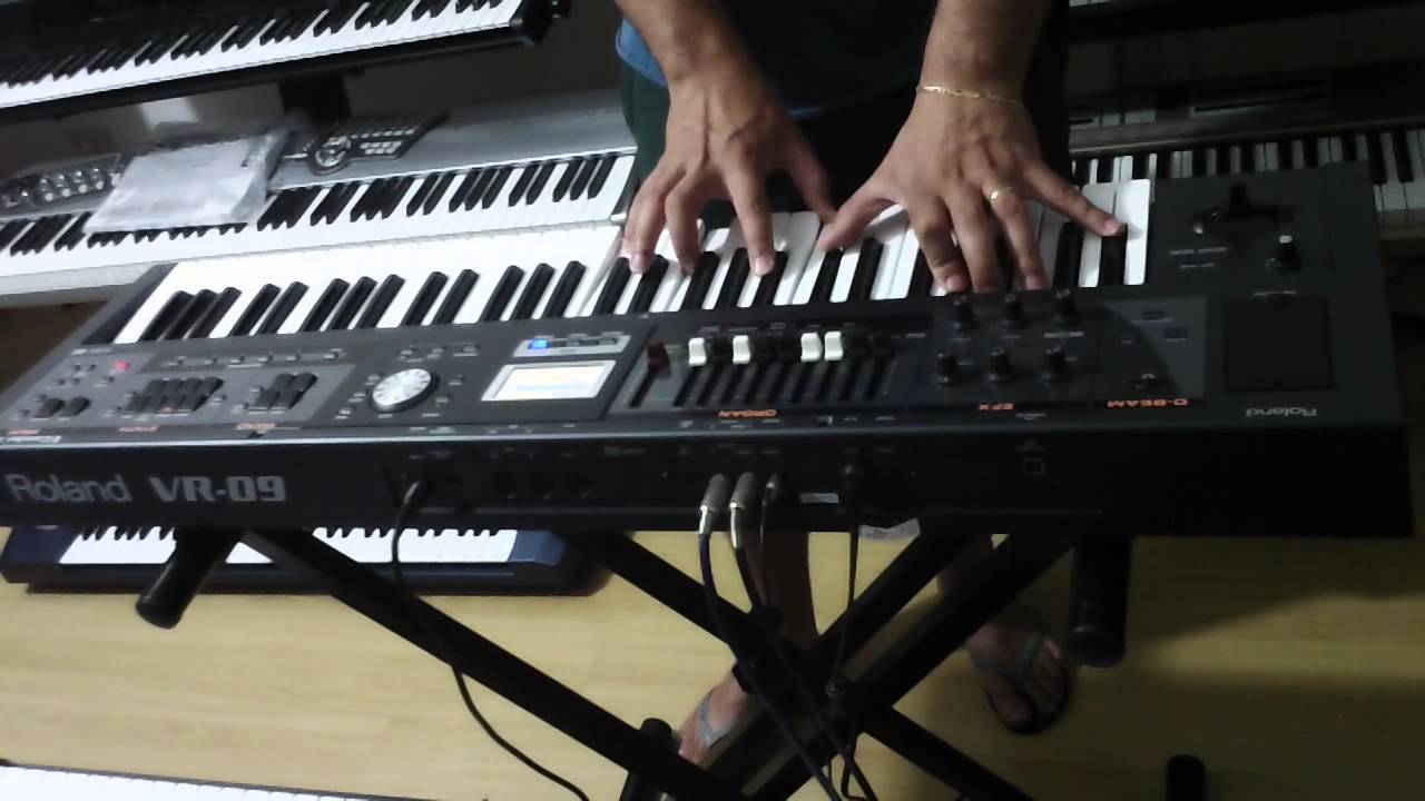 ROLAND VR-09 DEMO NA CLASSIC KEYBOARDS