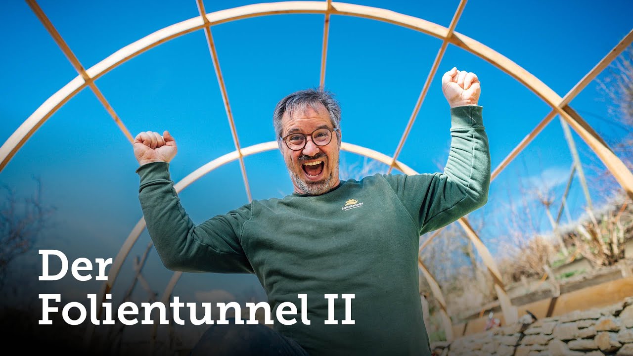 Folientunnel aus Holz wird aufgestellt!