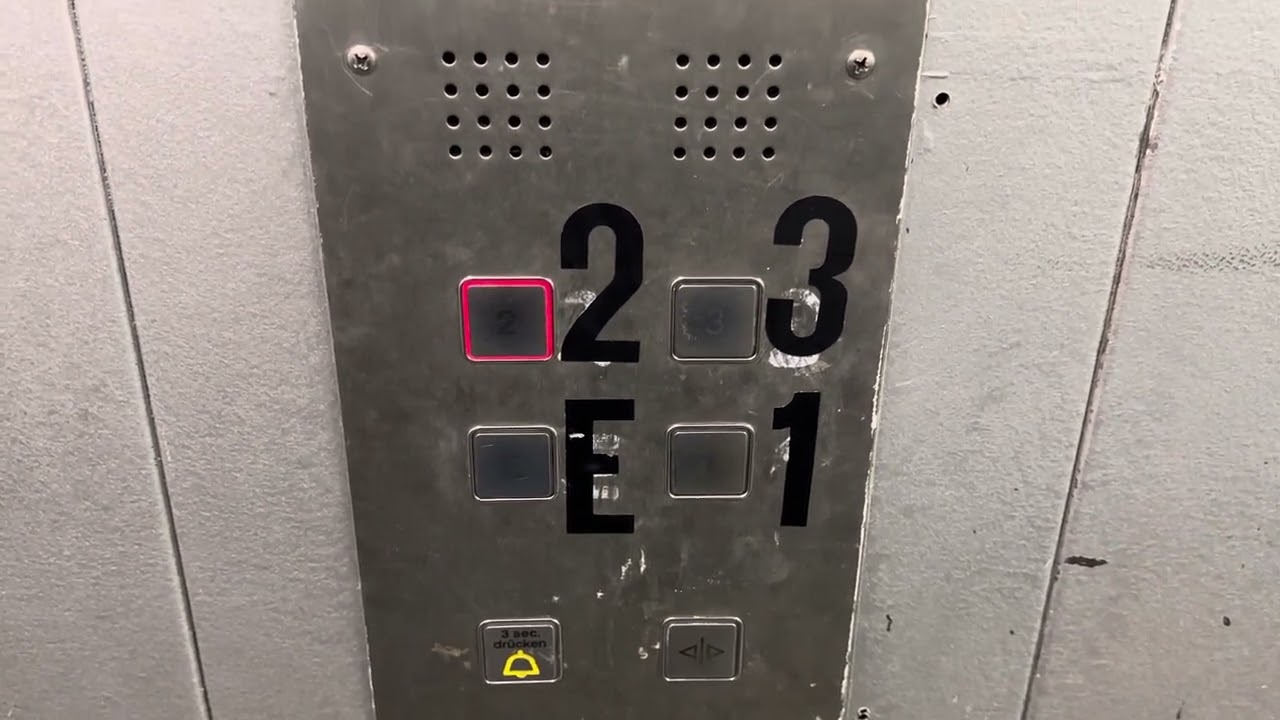 OSMA Aufzug in einem Geschäftshaus in Dortmund-Brackel