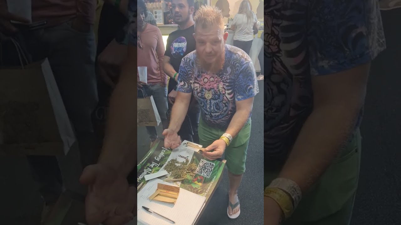 fastest joint roller in Sa @thecannabisexpo6808