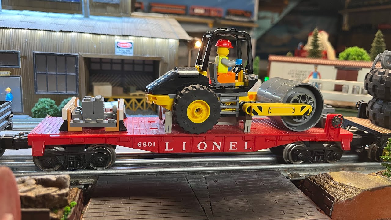 Лайонел, набитый конструктором Lego 👀
