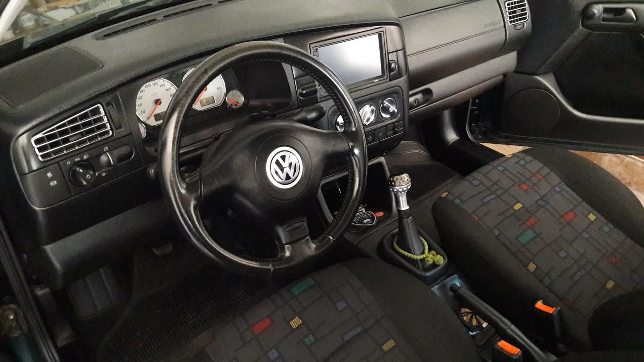 Volkswagen Golf 3 (поставил руль от MK IV и 2Din магнитолу)