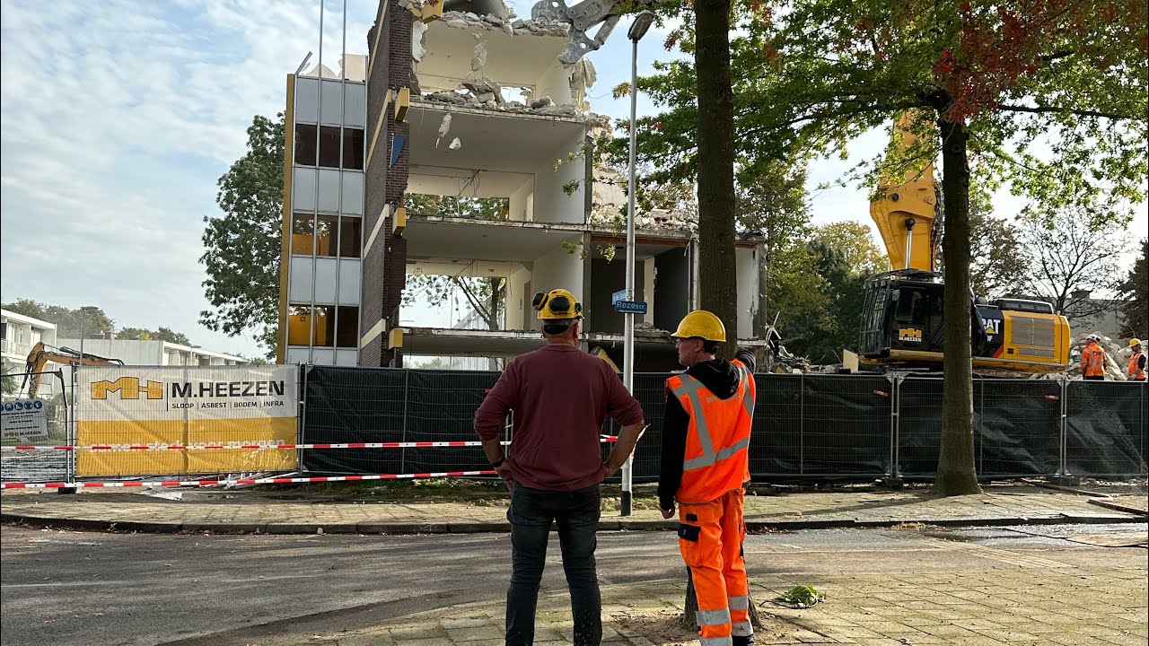 De vijfde sloopdag van de flat Rozestraat Heerlen Nieuw-Einde