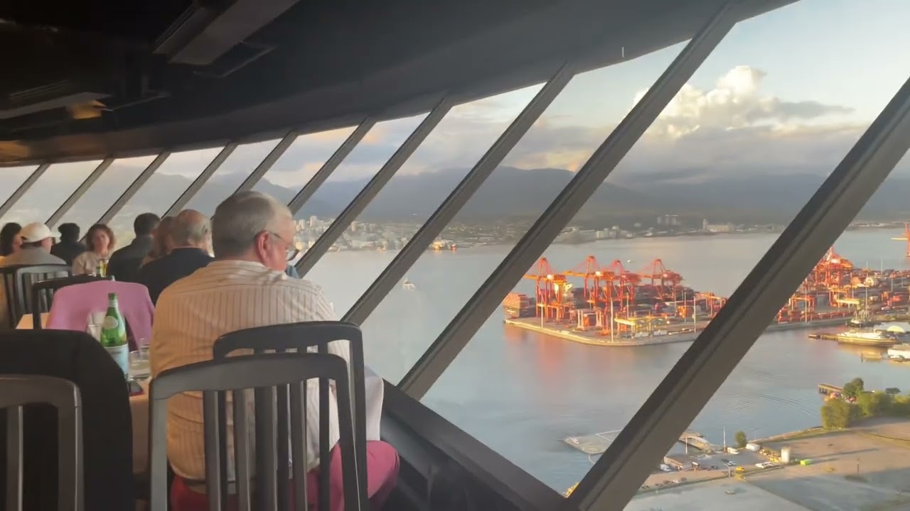Dining in the Sky: Top of Vancouver Revolving Restaurant Experience 🌆🍽️