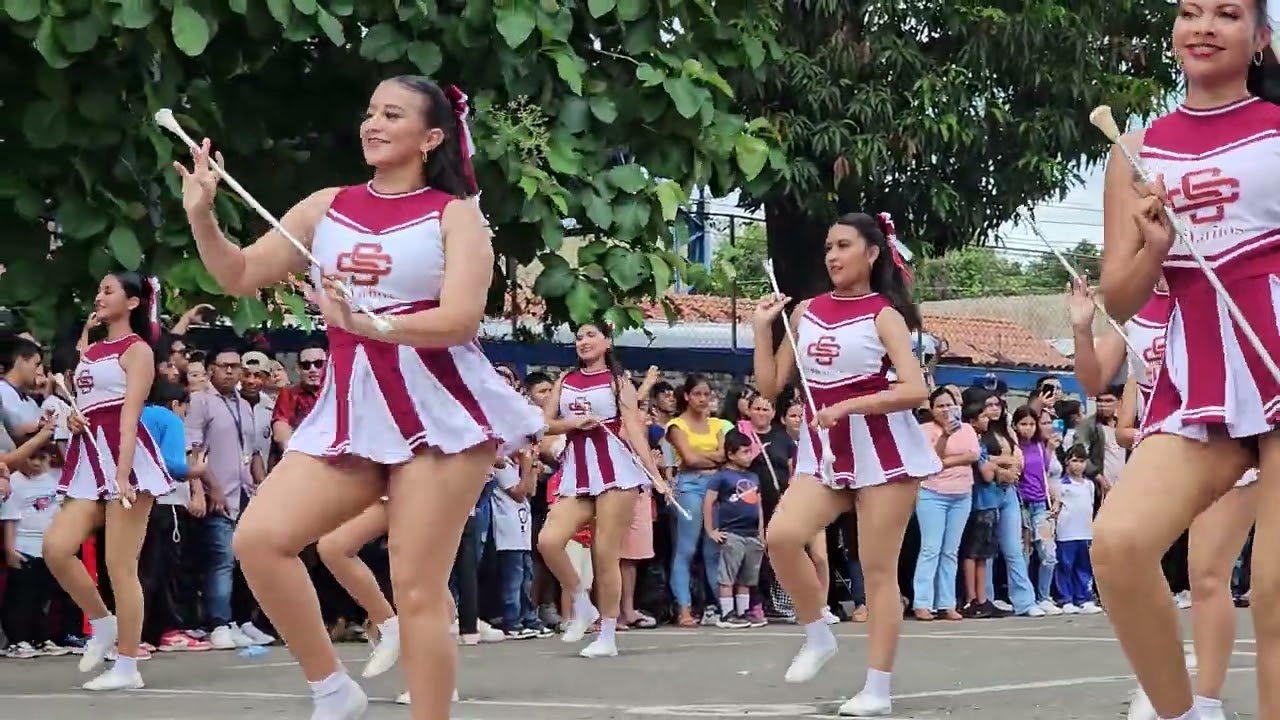woooow 😲 increíble presentación del Colegio Salarrue