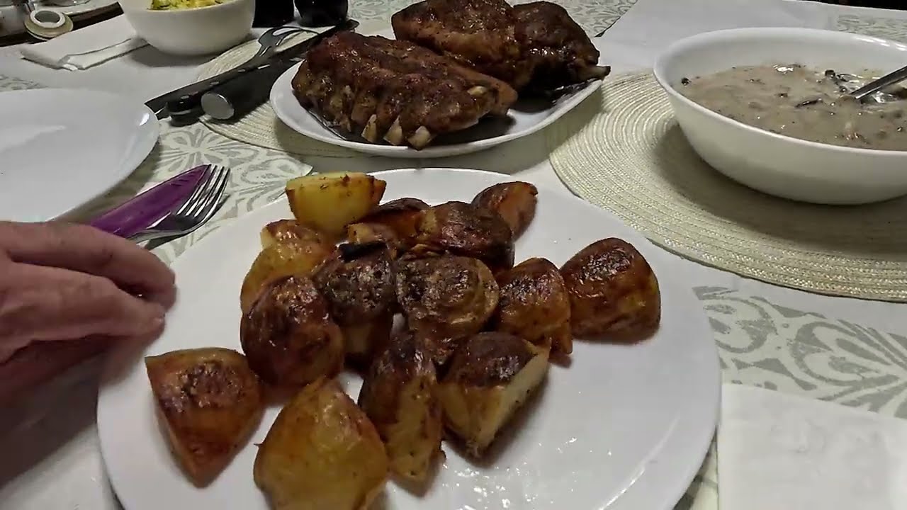 Mustáros fűszeres sertésborda fóliában sütve & Gomba mártás & Fasirt Rántott sajt es Rántott karaj.
