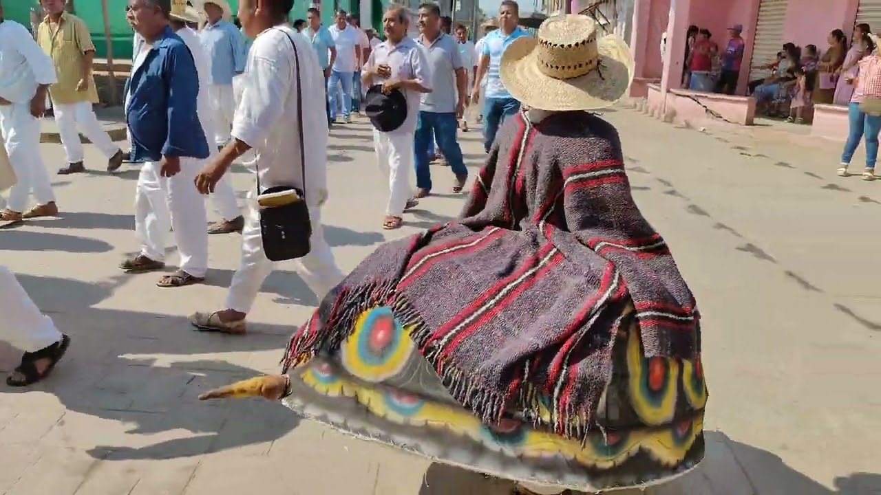Desfile en conmemoraci&oacute;n de la batalla de Puebla 5 de mayo en Cozoyoapan Guerrero