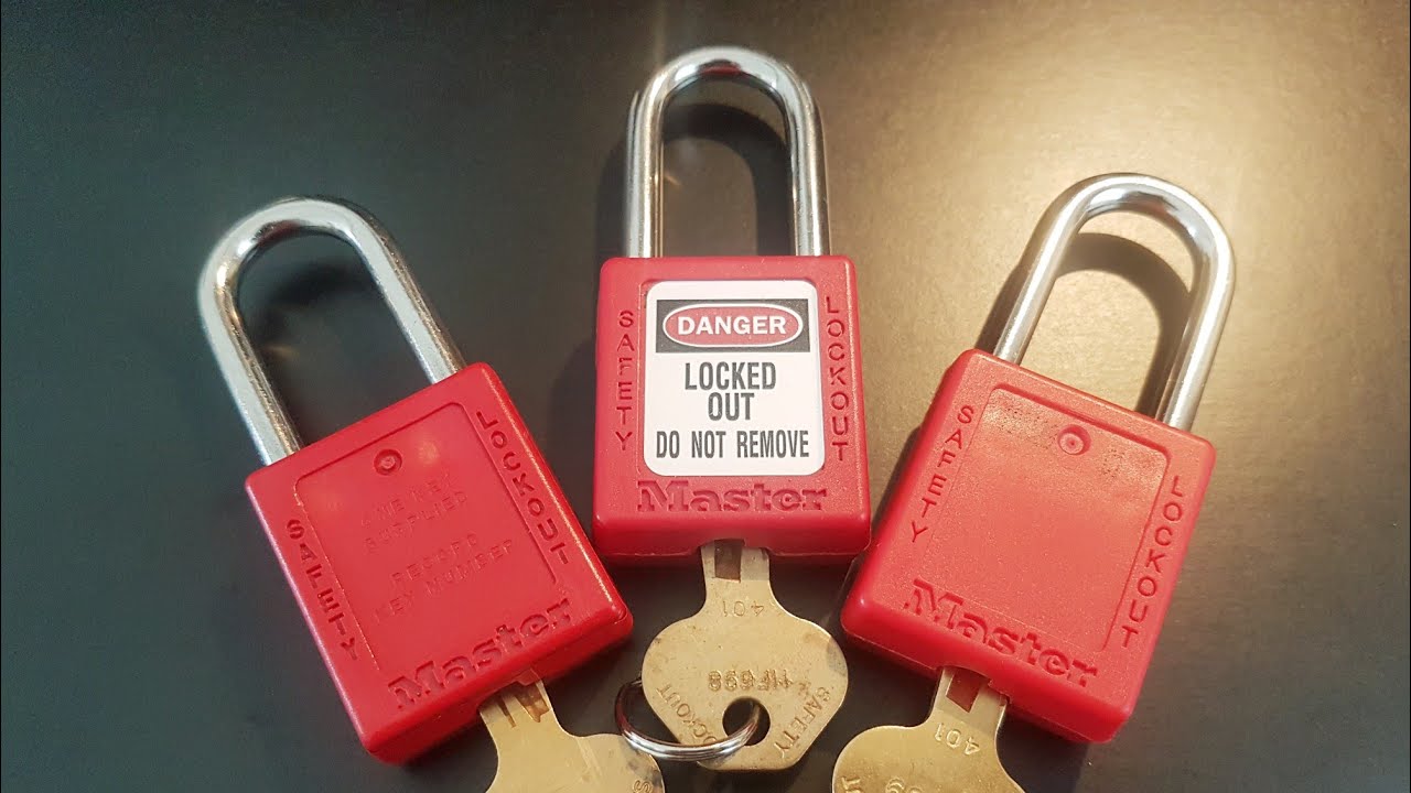 Как открыть навесной замок Masterlock 410 Loto