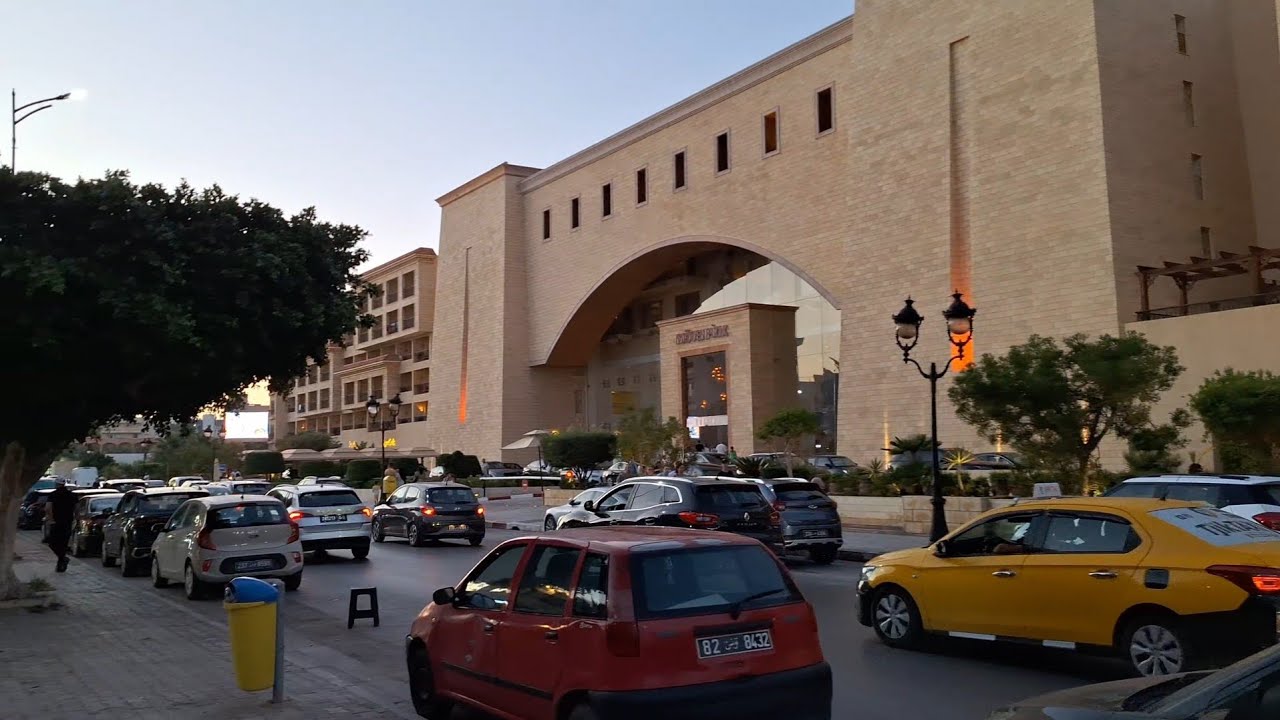 Walk through the city centre of sousse Tunisia near the beach جولة قرب كورنيش بوجعفر سوسة تونس