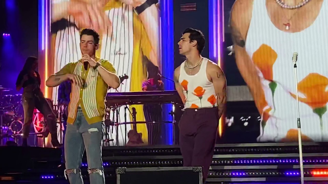 Jonas Brothers - Strangers (Live) (August 28th, 2021)