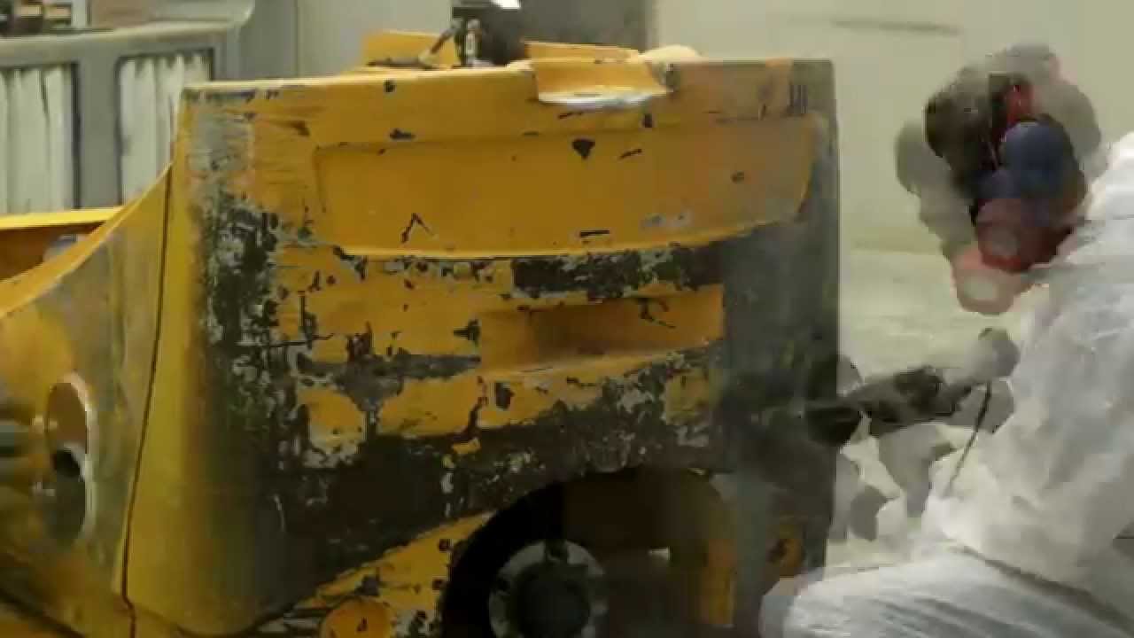 Forklift being fully refurbished (time lapse film)