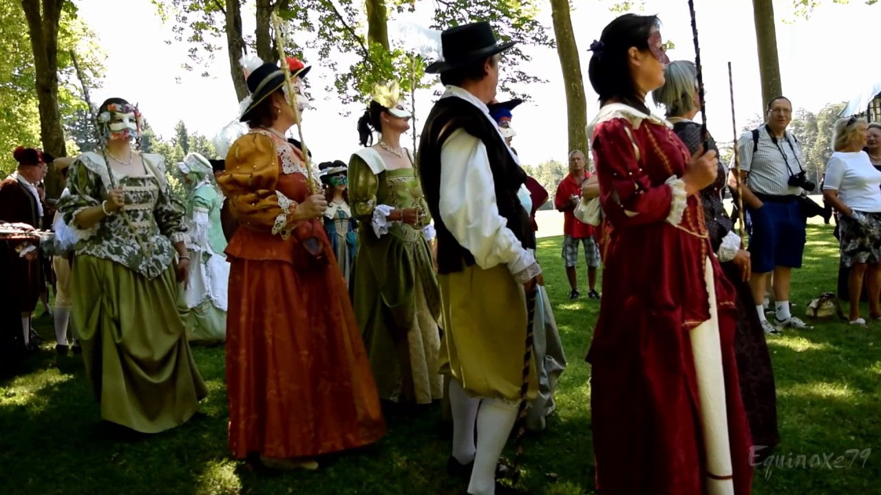Les Fleurets cardinaux démonstration de danse anciennes  à Richelieu (Le Branle des Bouffons)