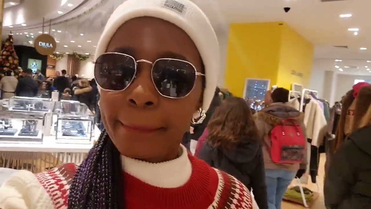VLOGMAS 3: GALLERIES LAFAYETTE DURING CHRISTMAS/ PLACE DES VOSGES PARIS/ PLACE VENDOME