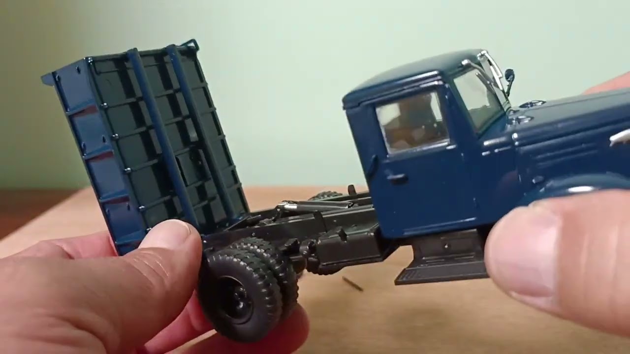 МАЗ 205.  1/43.  Обзор.