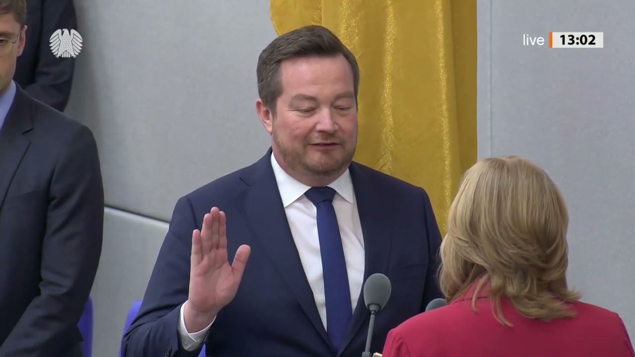 Uli Gr&ouml;tsch als Polizeibeauftragter des Bundes vereidigt