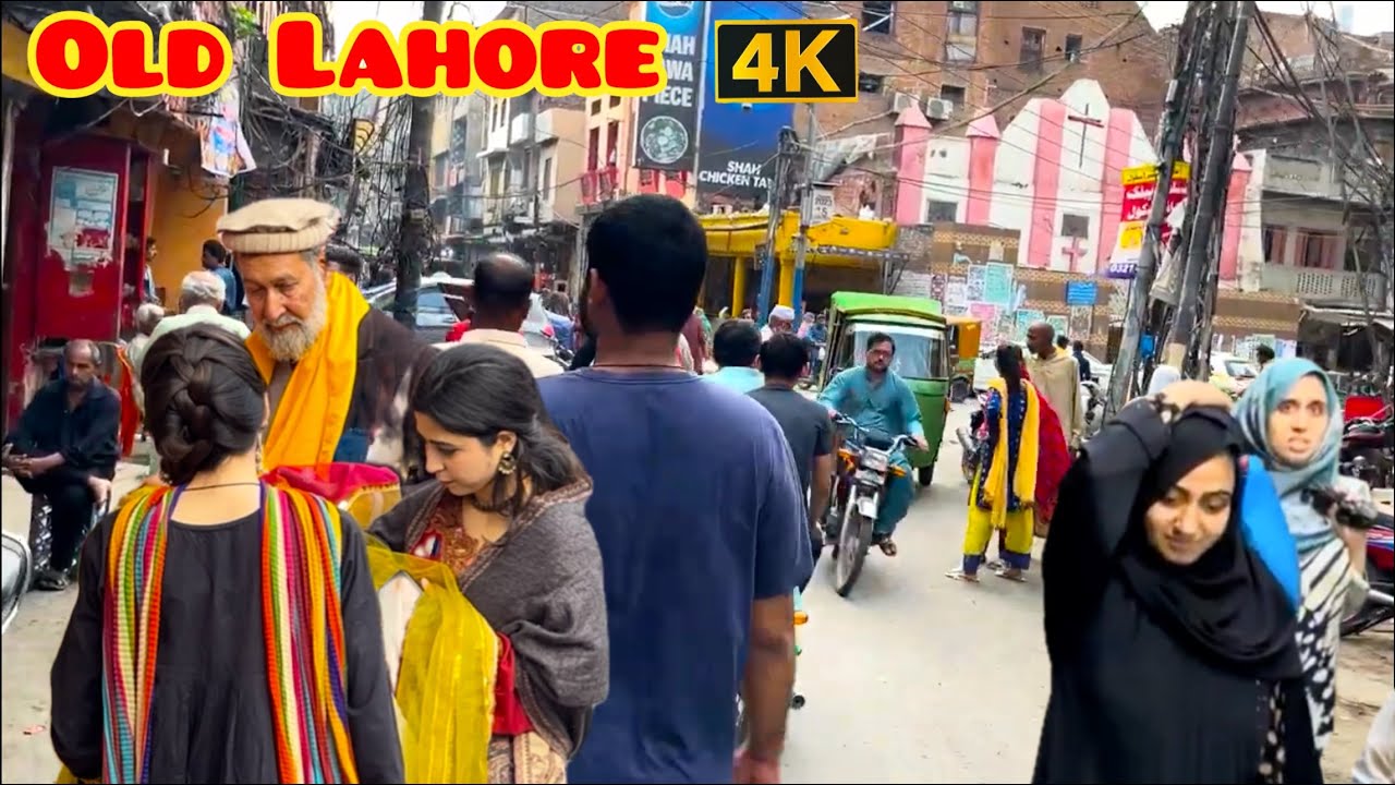 Lahore 🇵🇰 Iftar Time in Walled City | Walking Through Old Streets 4K