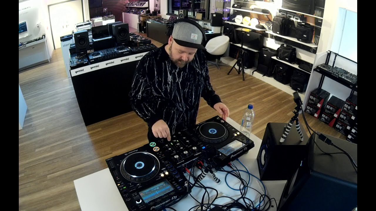 Omnitronic TRM 202 MK3 in the Mix