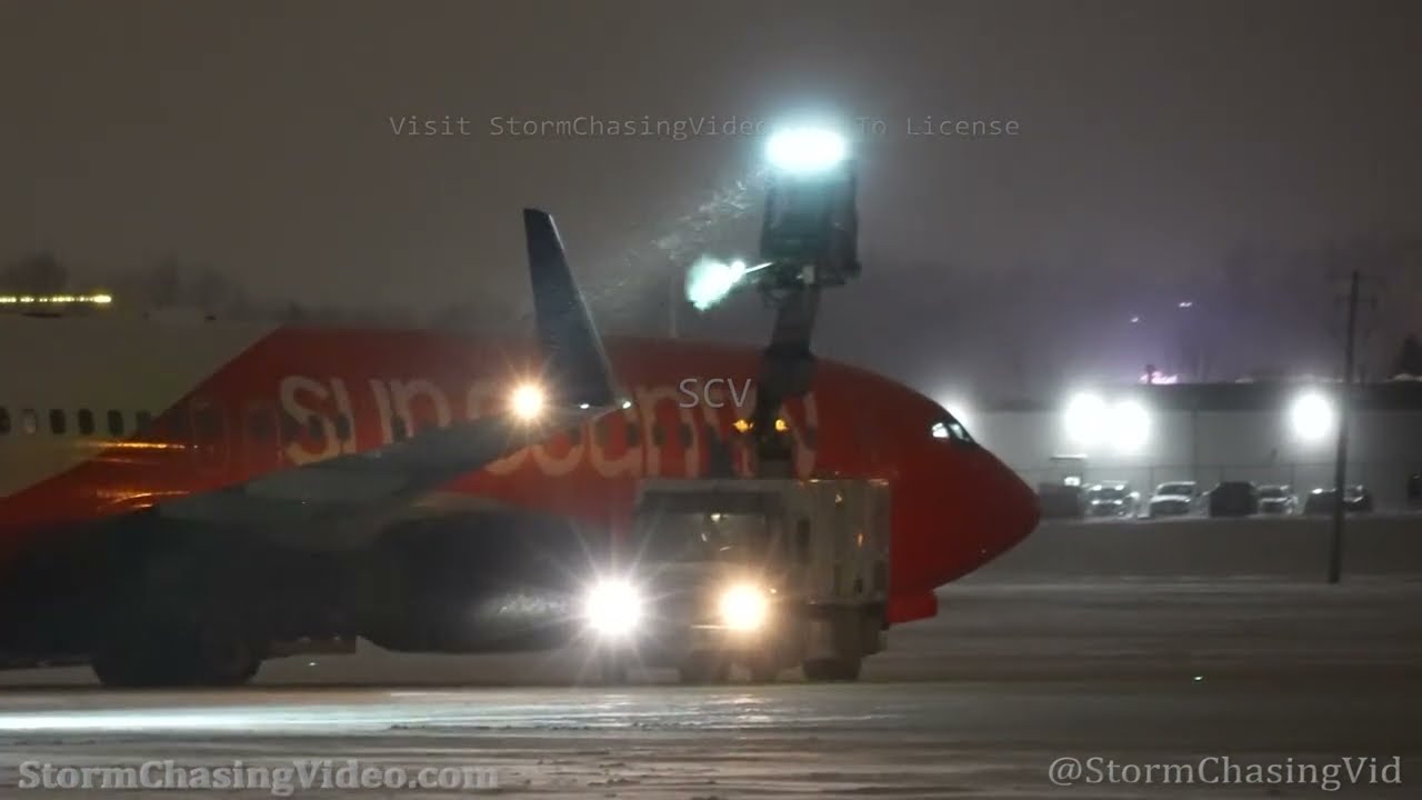 Twin Cities Winter Storm Aircraft Deicing And Car Spinouts - 1/14/2022