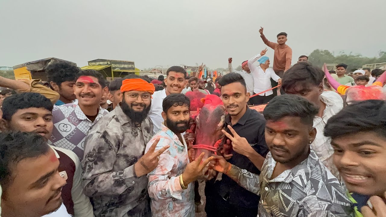 मथुर १००१ च्या विजयानंतर जल्लोष 
