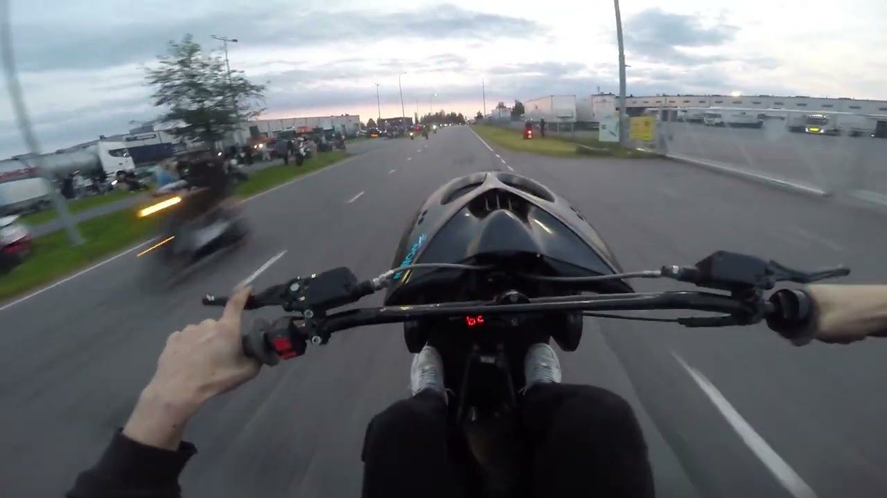 Oulun mopo ja piikkimiitti 17.8. (roxista kampi poikki?!)