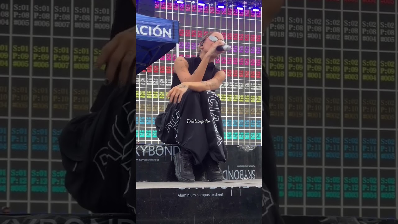 @TiniStoessel TINI interpreta la canci&oacute;n &laquo; #carneyhueso &raquo; para el concierto FUTTTURA.