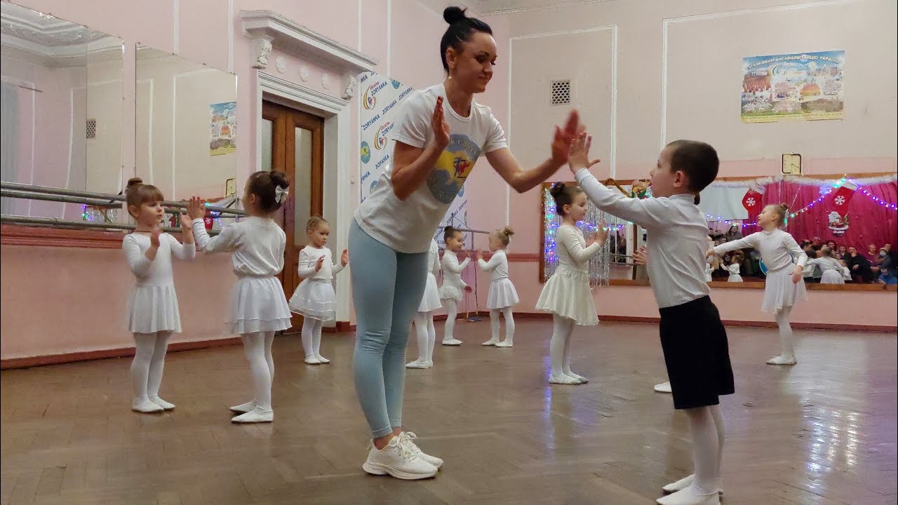 Открытый урок по танцам. Дети 3-6 лет. Младшая группа. Детский танцевальный коллектив 