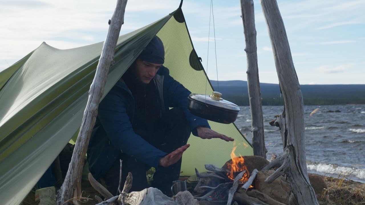 Wild Camp on the Beach - Bushcraft Cooking
