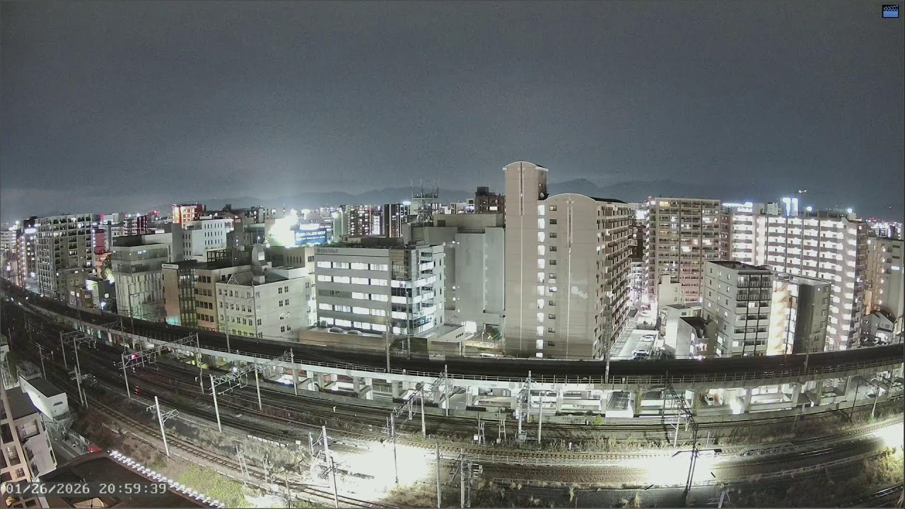 【2026/1/26 9:00 - 21:00】福岡・博多駅 ライブカメラ｜九州新幹線下り｜JR九州・鹿児島本線｜JR西日本・博多南線｜福岡の天気｜福岡の空 | 冬の空