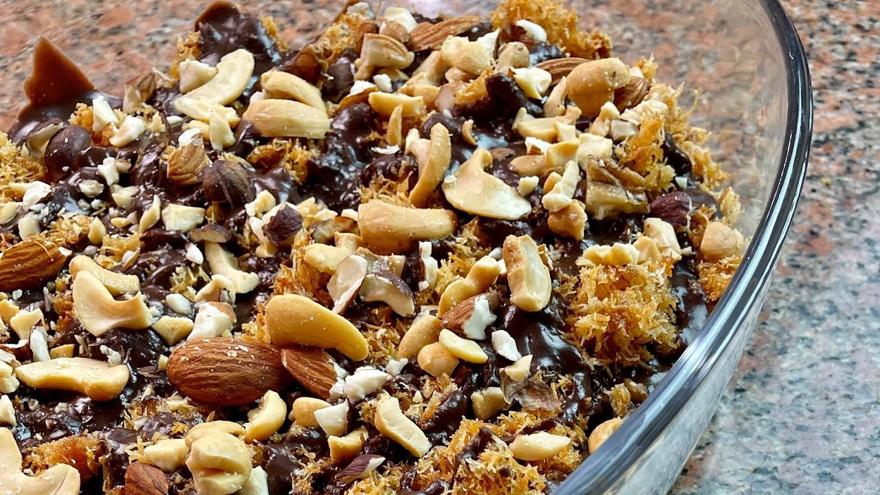 طريقة عمل الكنافة بالشوكولاتة السايحة والمكسرات