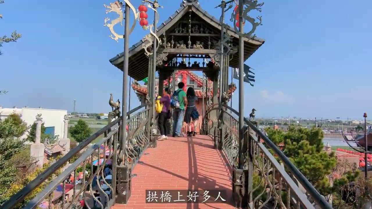 持法媽祖宮—飽覽限時開放的 〝梳妝樓園區”和〝石雕公園園區 〞，一座處處充滿藝術氛圍的宮廟