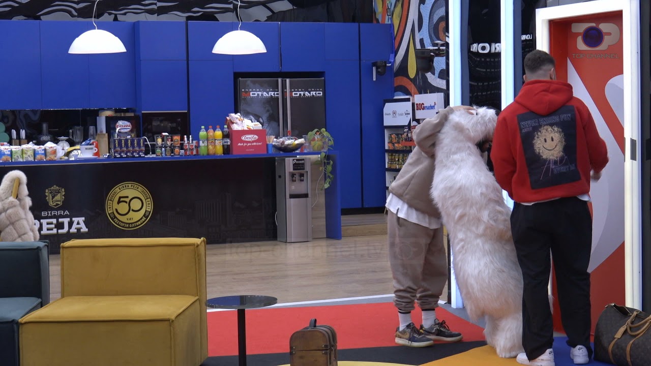 Monika trembet p&euml;rs&euml;ri nga Dj PM - Big Brother Albania Vip