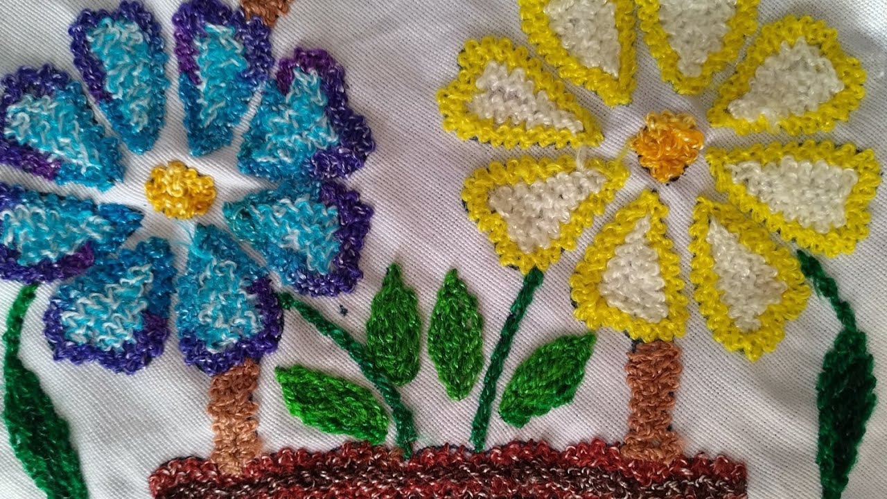 Bordando una flor azul gracias por el apoyo que medan