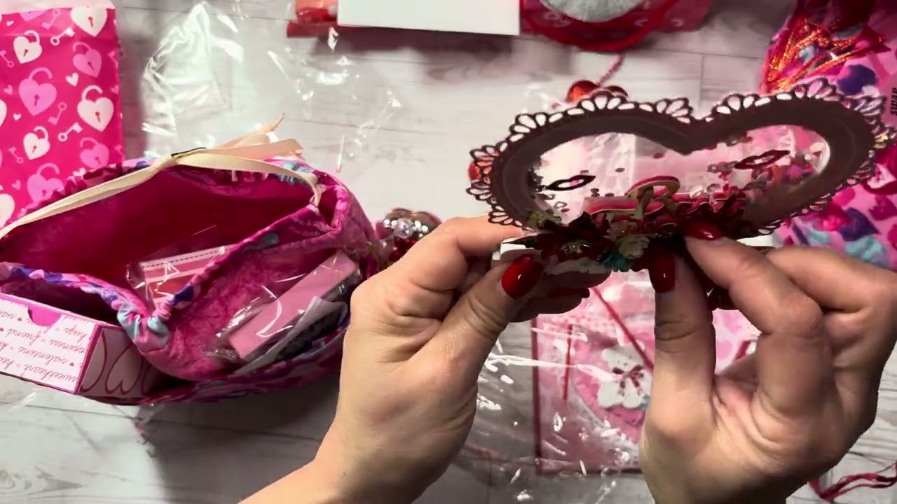 Incoming Galentine tote swap hosted by @Annloca71 