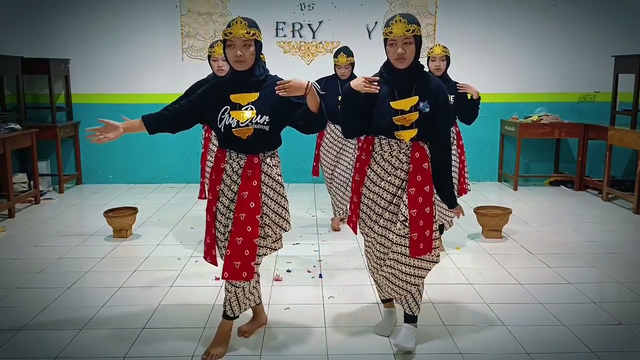 TARI KREASI GUGUR GUNUNG - MA MA'ARIF NU KALIANGKRIK