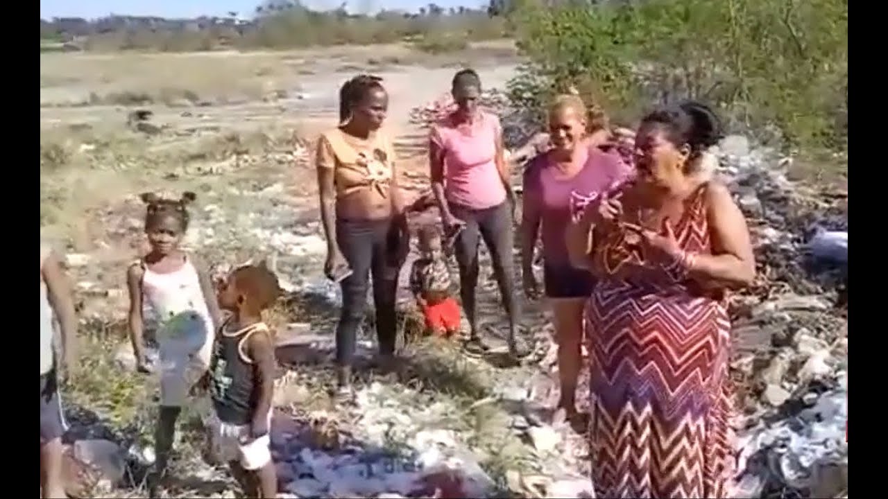Desgarrador video de una mujer comiendo en basurero en Cuba
