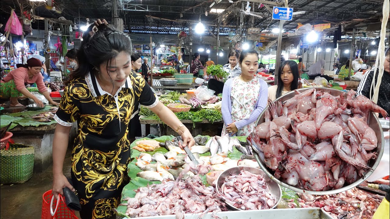 Market show, Yummy spicy stir-fried frog cooking / Spicy frog recipe