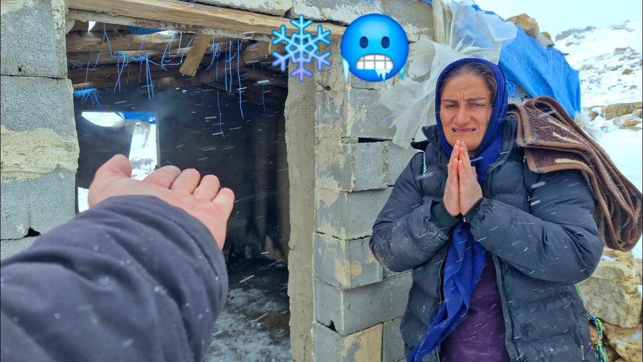 Тихая хижина в снегу; Загадочная мать, вынужденная остаться на ночь 😱🥶