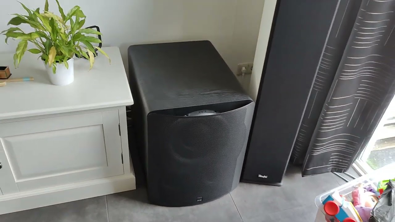 Svs Pb 3000 subwoofer test - watch the house shake @1:07