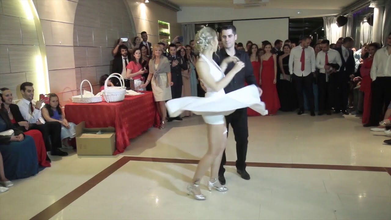 NOVIOS BAILAN DIRTY DANCING BODA ESPECTACULAR SALTO